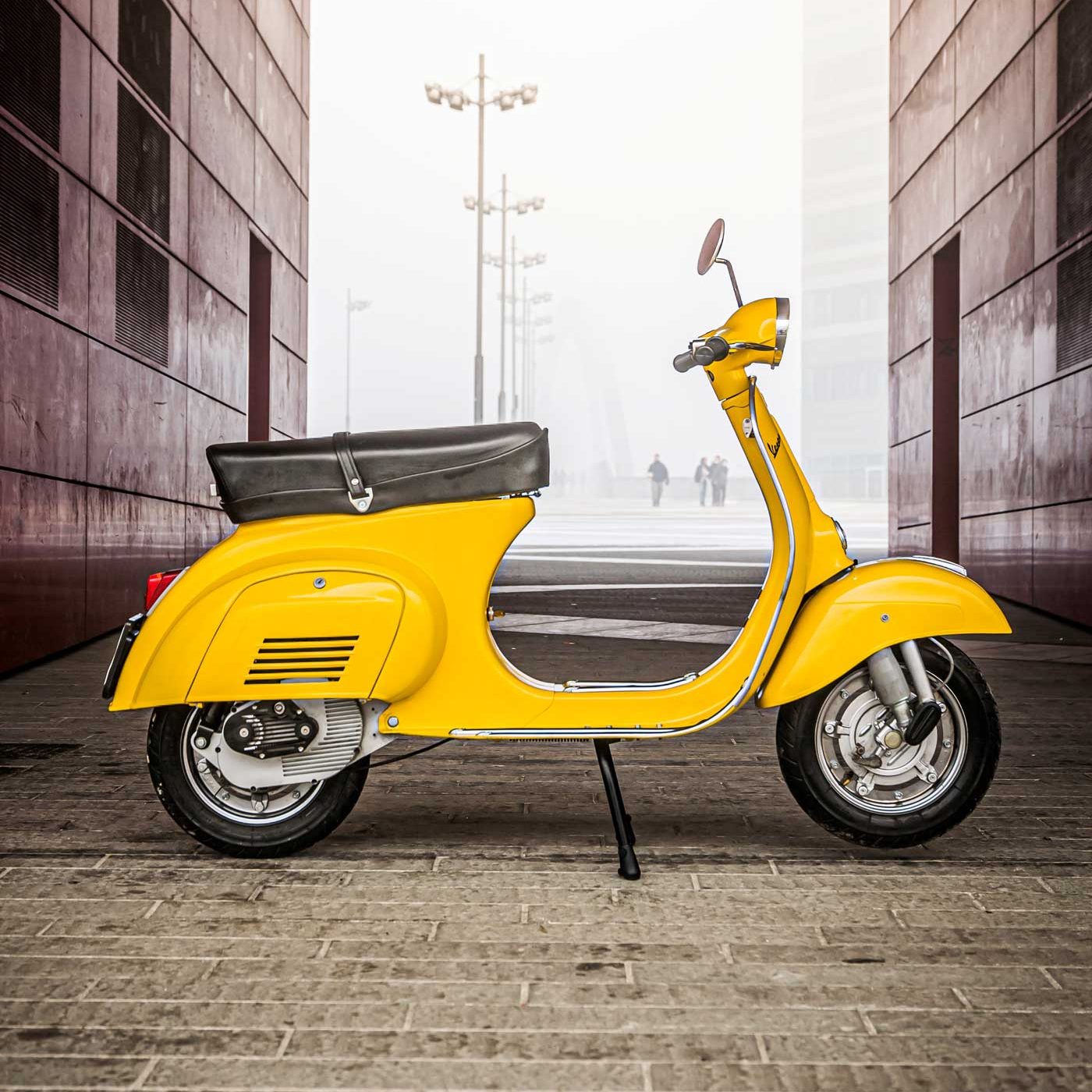 Vespa gialla con kit elettrico Vespa gialla con kit elettrico retrokit