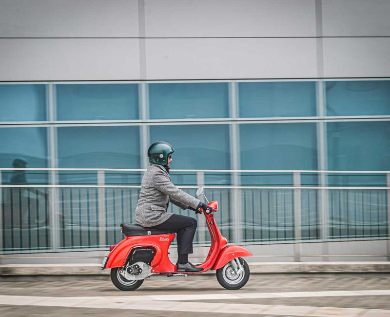 Vespa Rossa Convertita Con Retrokit Business