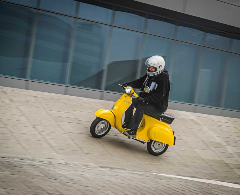 Vespa Gialla Retrokit Convertita In Elettrico